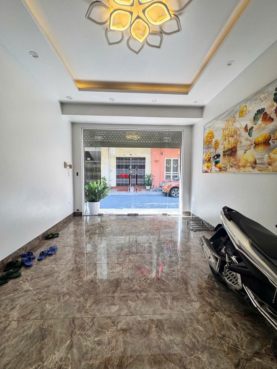 NGỌC LÂM PHÂN LÔ TRƯỚC NHÀ Ô TÔ CHÁNH 40M2 X 5 TẦNG  15.9 TỶ.