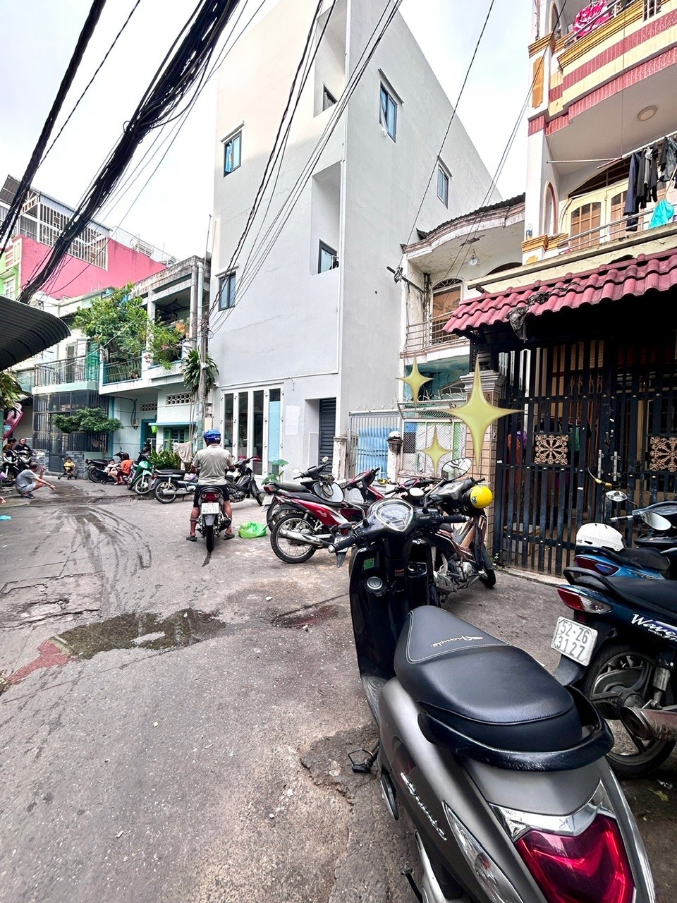 BÁN NHÀ CẤP 4- HIÊN ĐANG SỮA CHỮA- TRƯỚC NHÀ RỘNG 8M- NGANG NỞ HẬU- Đ.TÔN ĐẢN- GIAO THƯƠNG GIỮA 5