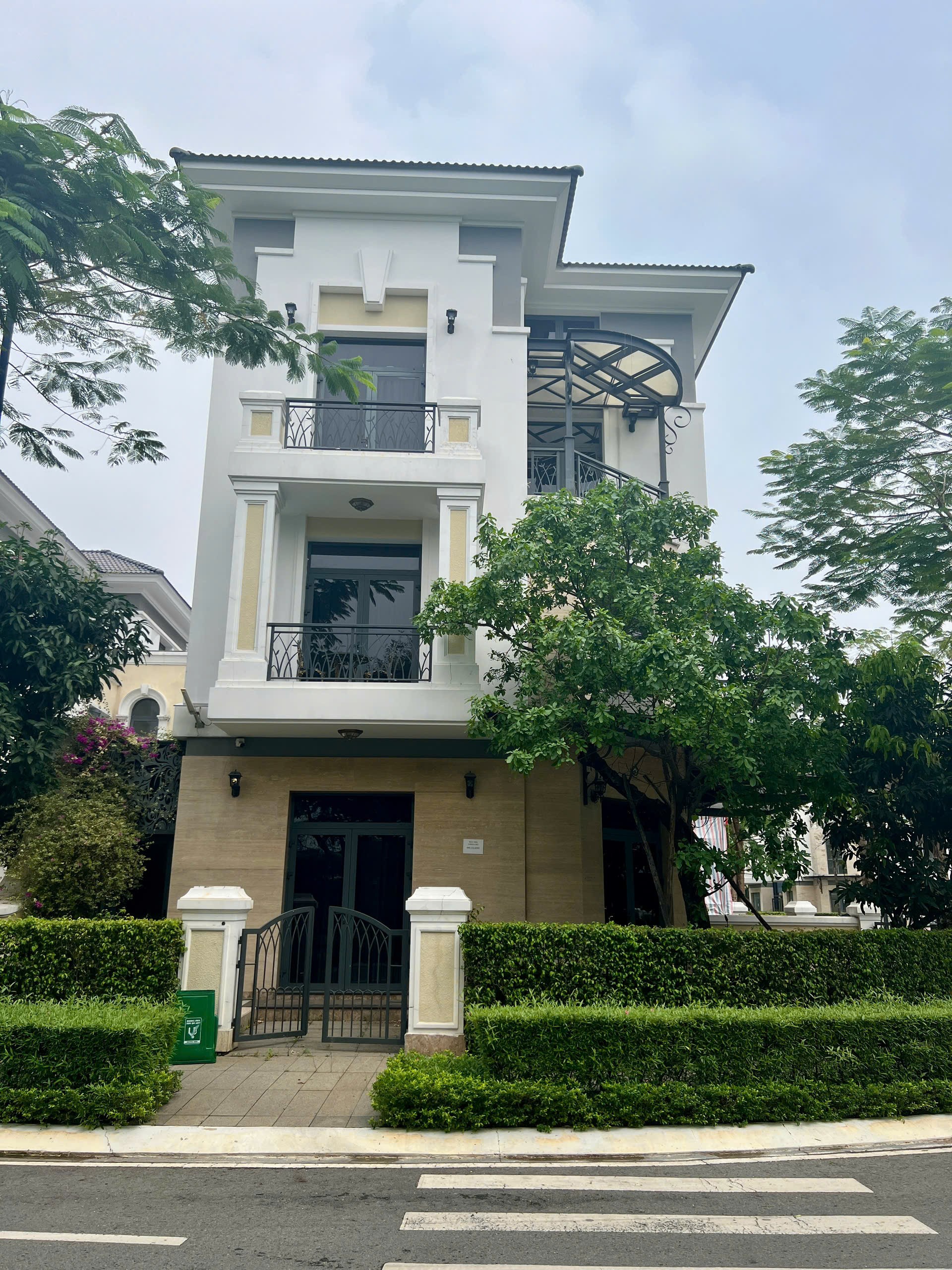 Cần bán Nhà mặt tiền Phường Phú Hữu, Quận 9, Diện tích 109m², Giá 17.8 Tỷ 3