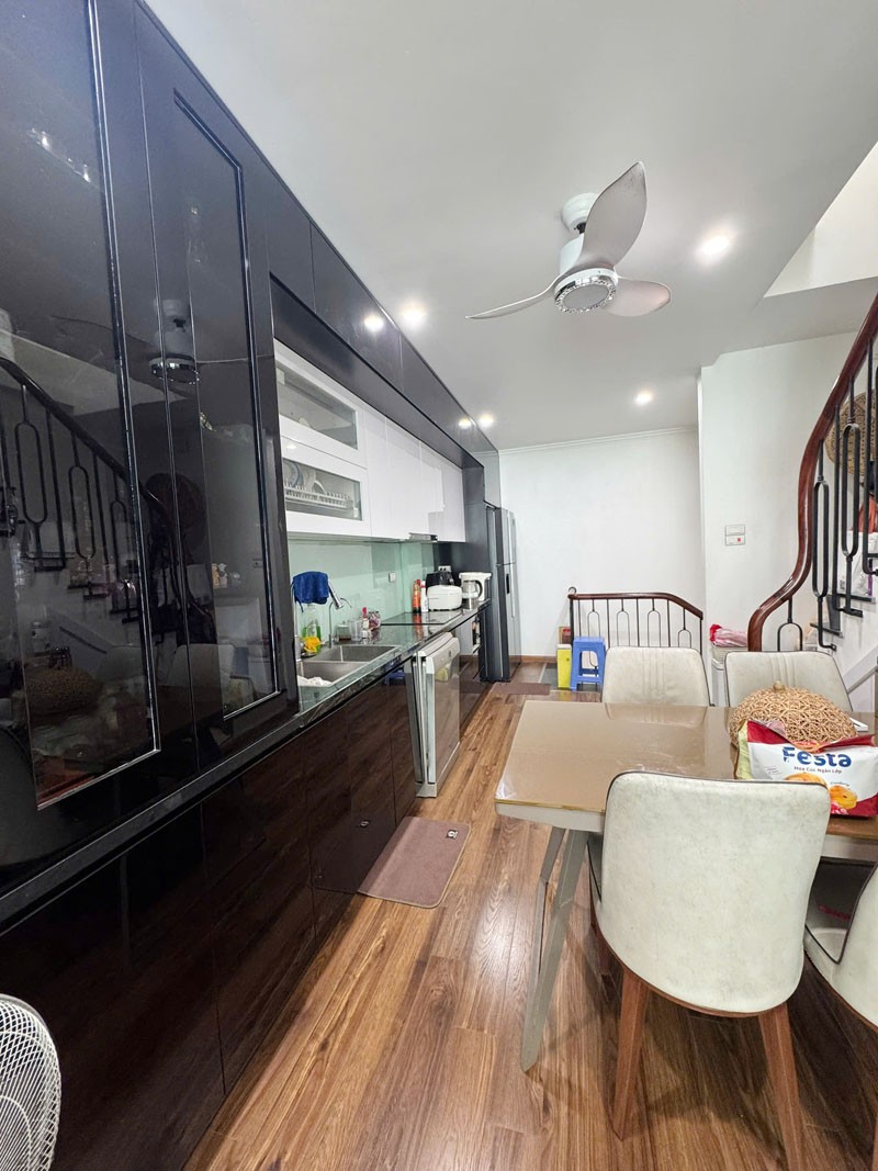 Cần bán 36,8m2 nhà 4 tầng từ tầng 2 xây 40m2/sàn, nhà mặt ngõ 80 Hoa Lâm - Ngay chợ Kinh Doanh