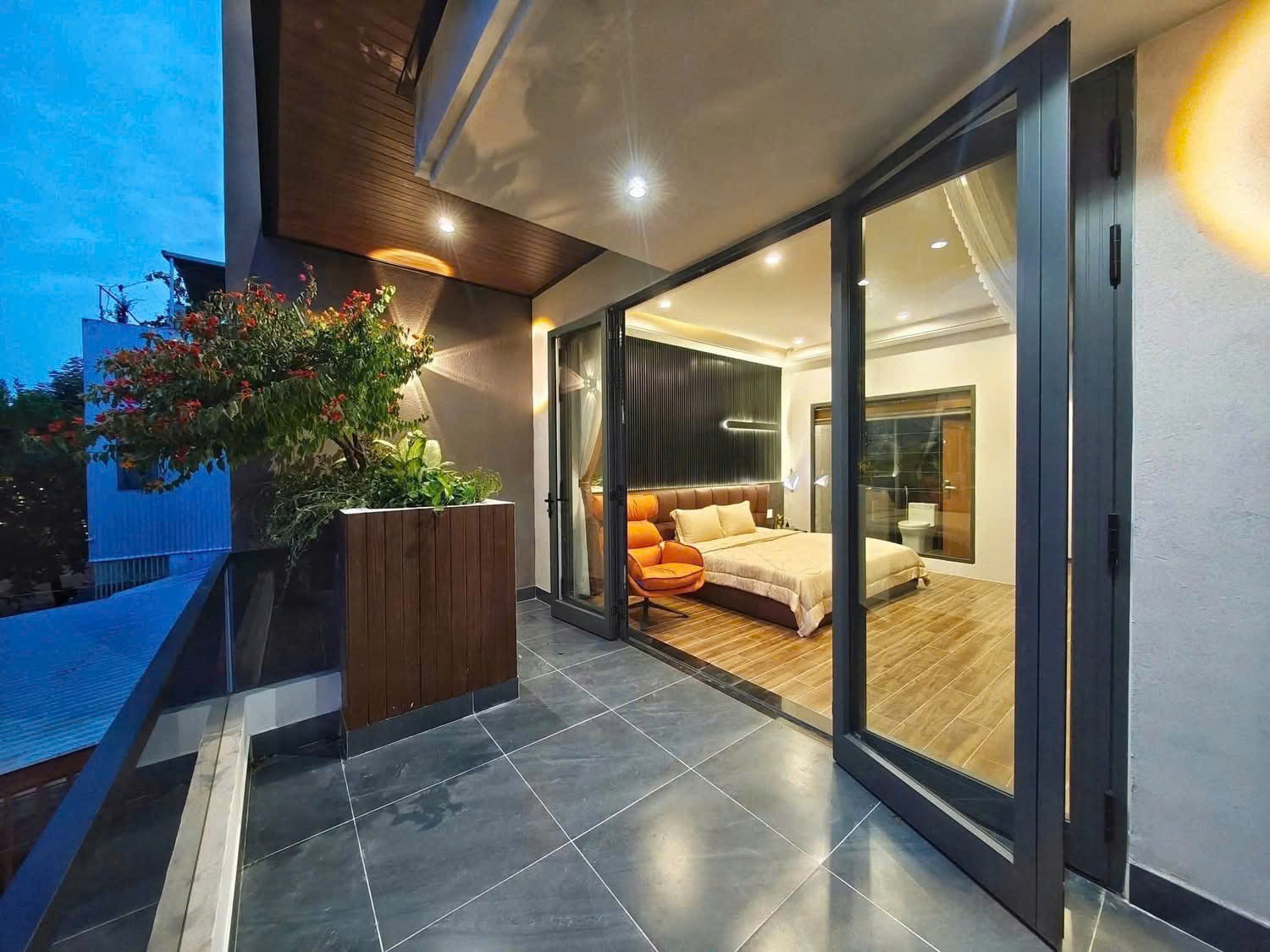 BÁN NHÀ  3 TẦNG HIỆN ĐẠI ĐƯỜNG LÊ VĂN THỊNH ,HOÀ MINH ,ĐÀ NẴNG