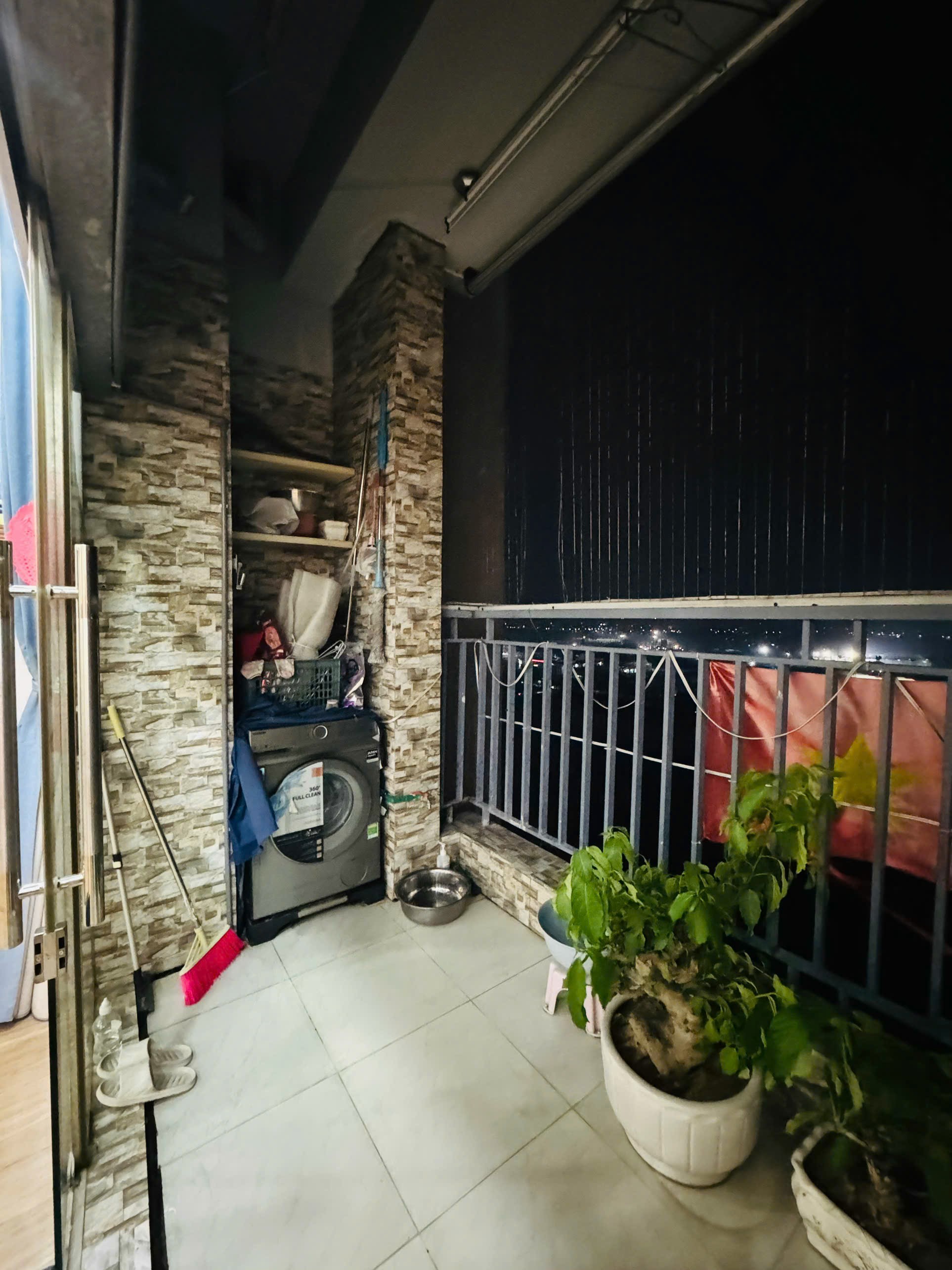 Chính chủ cần bán gấp căn góc 80m2, tầng đẹp khu 6 toà mới chung cư Thanh Hà. 3