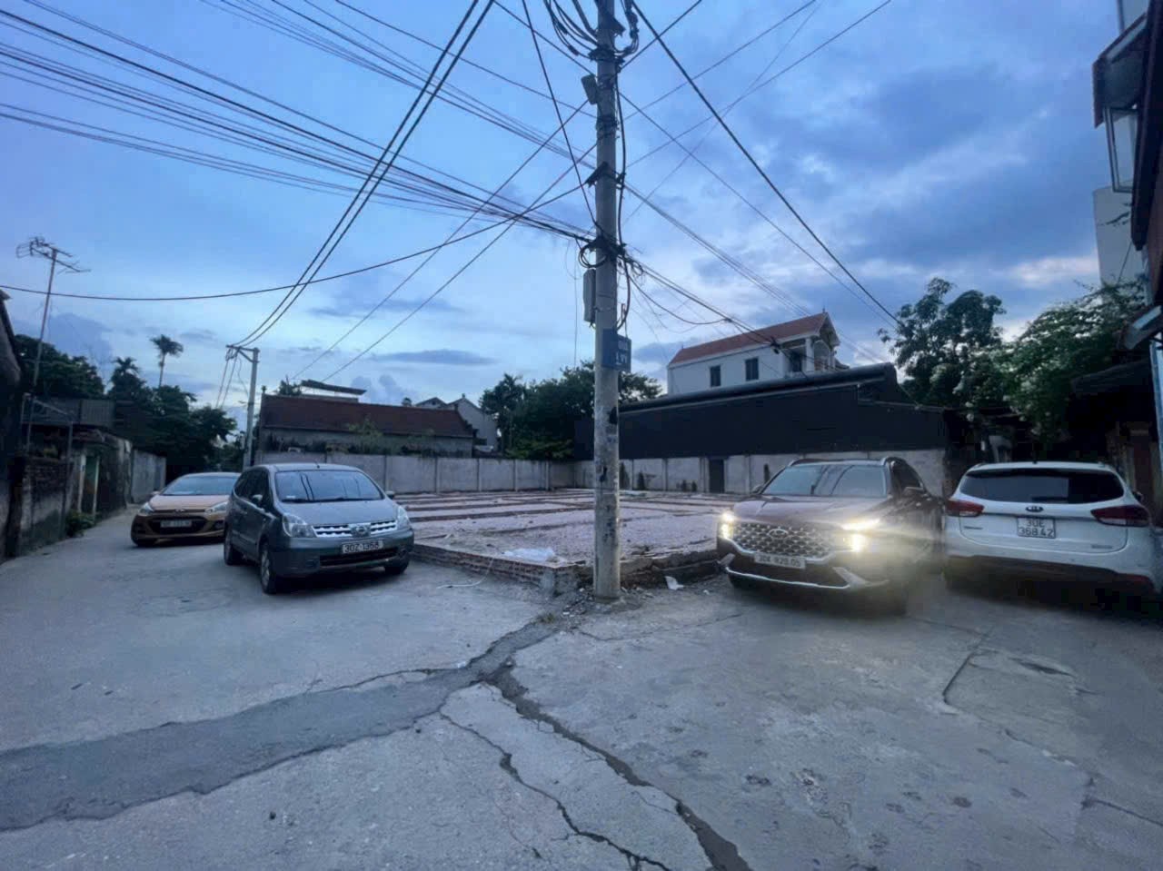 Bán đất Cao Viên Thanh Oai, trục chính ô tô tránh, Kinh doanh, Giá 3,x tỷ 3