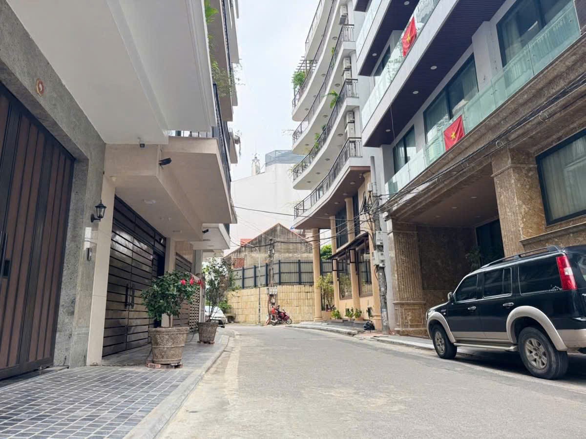 Nhà Quảng Khánh 60M2 6 Tầng MT 5.6M 36.5 Tỷ Lô Góc 3 Mặt Thoáng View Hồ Tây