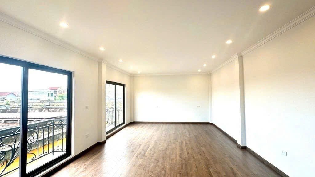 Cần bán 59,3m2 nhà 6 tầng thang máy, ngõ 12 Thạch Bàn. Nhà đẹp, tiện ích bạt ngàn, gần hồ điều hòa