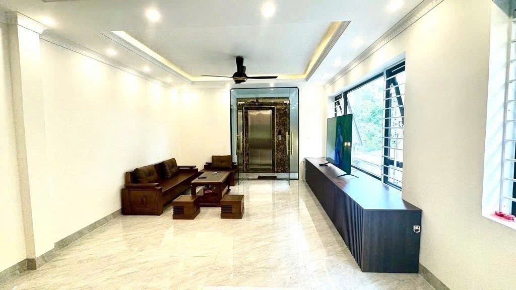 Cần bán 59,3m2 nhà 6 tầng thang máy, ngõ 12 Thạch Bàn. Nhà đẹp, tiện ích bạt ngàn, gần hồ điều hòa 5