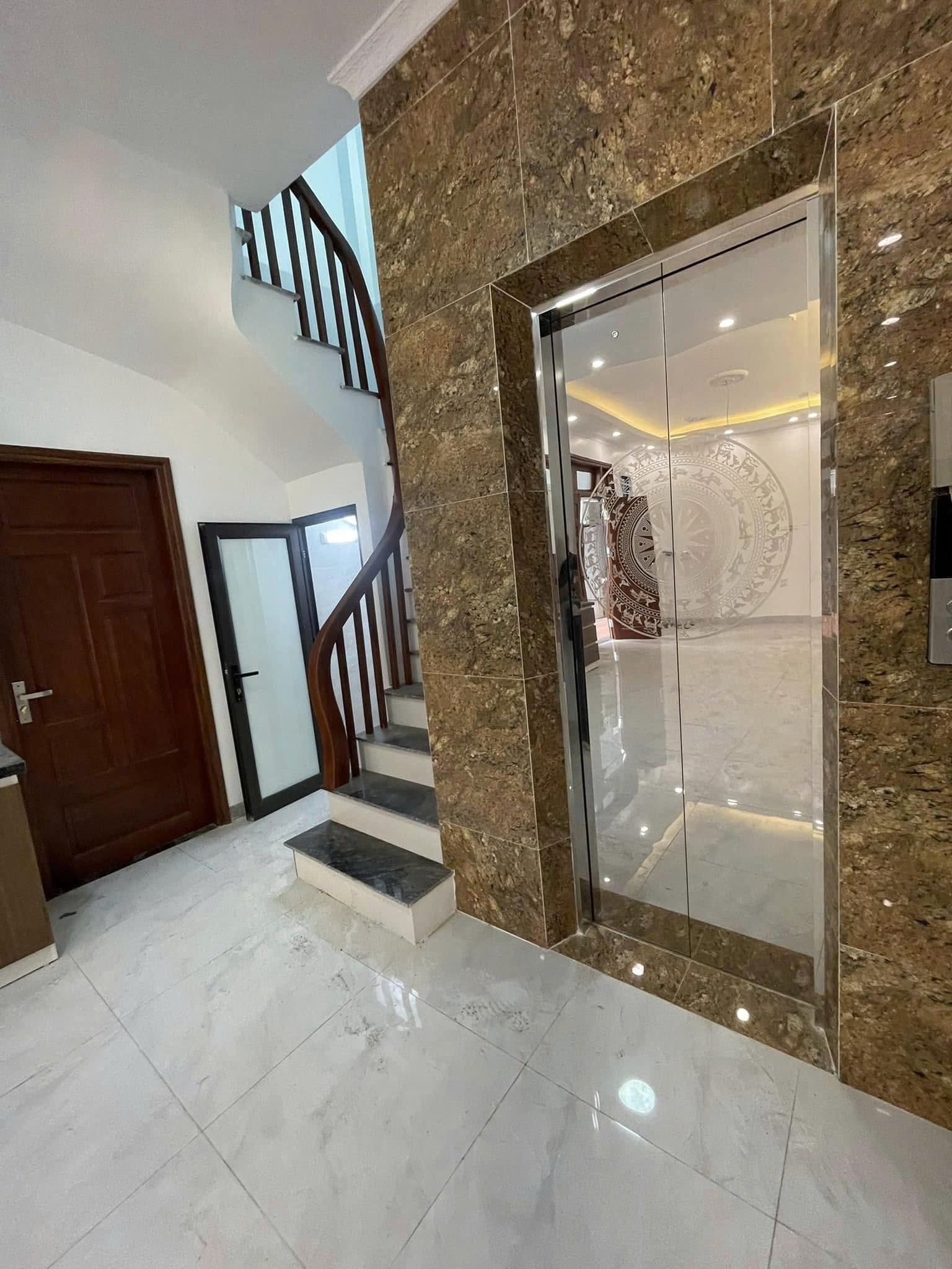 BÁN NHÀ PHÚ THƯỢNG, TÂY HỒ, CẠNH CIPUCHA, 6 TẦNG THANG MÁY, DT 43M2* MT 5M* GIÁ 8.9  TỶ 2