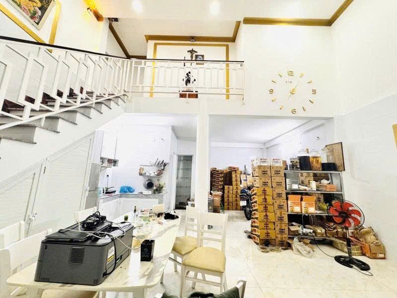 NHÀ NGON TRONG PHÂN KHÚC NHA. Nhà đẹp 2 tầng – HẺM XE TẢI LUÔN – an ninh Diện tích 6x10m vuông 4