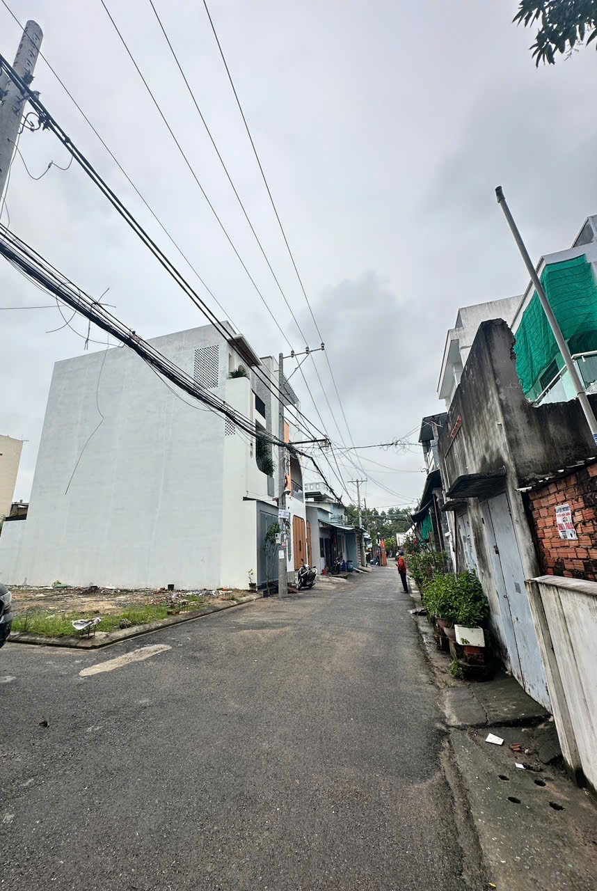 NHÀ NGON TRONG PHÂN KHÚC NHA. Nhà đẹp 2 tầng – HẺM XE TẢI LUÔN – an ninh Diện tích 6x10m vuông 3