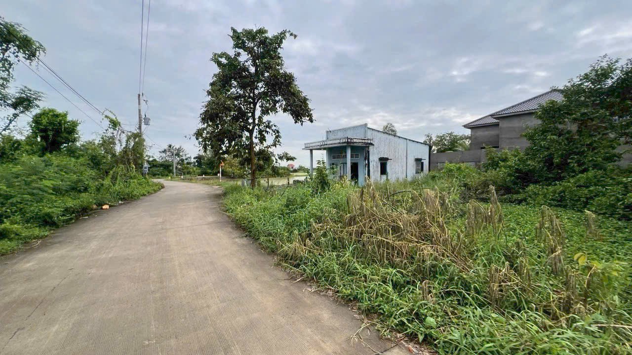 Đất nền thổ cư 200m2 mt xe hơi trên đất có nhà sẵn xã Phước Đông giá rẻ 1 tỏi 50tr