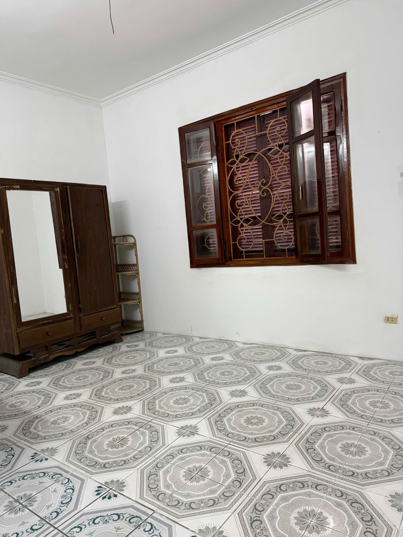 31.10.25 Cho thuê nhà nguyên căn ở Trần Duy Hưng, 80m2 x 5 tầng, có sân cổng riêng để xe thoải mái 2