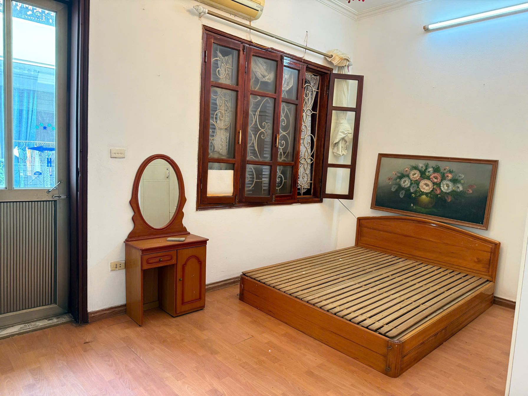 31.10.25 Cho thuê nhà nguyên căn ở Trần Duy Hưng, 80m2 x 5 tầng, có sân cổng riêng để xe thoải mái 5