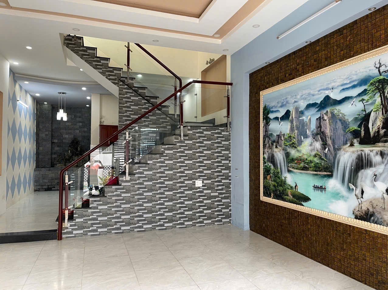 NHÀ ĐẸP 3 TẦNG – GẦN LÀNG ĐH THỦ ĐỨC – GIÁ CHỈ 4.95 TỶ Khu sầm uất, thuận tiện an cư 3