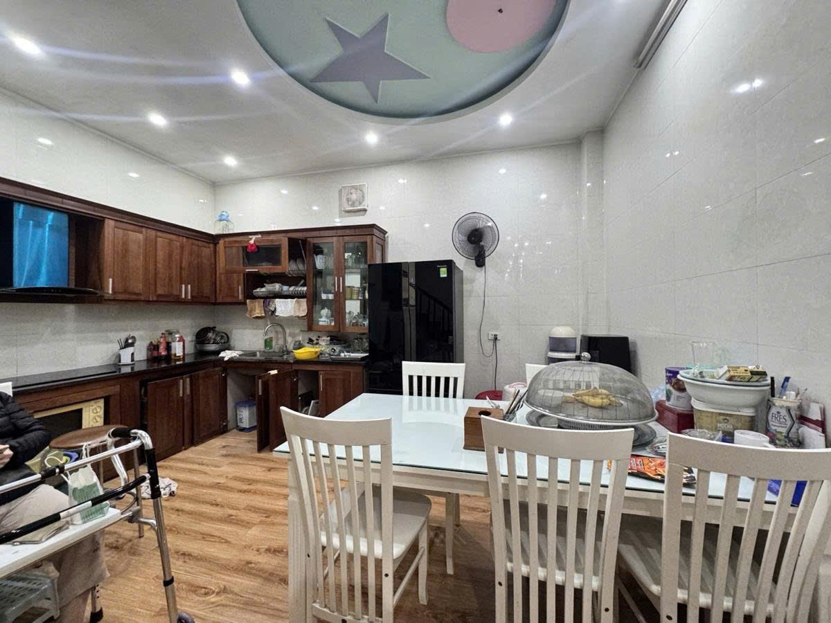 PHÂN LÔ HÀNG KHÔNG - HAI Ô TÔ TRÁNH LONG BIÊN GIÁ ĐẦU TƯ 2