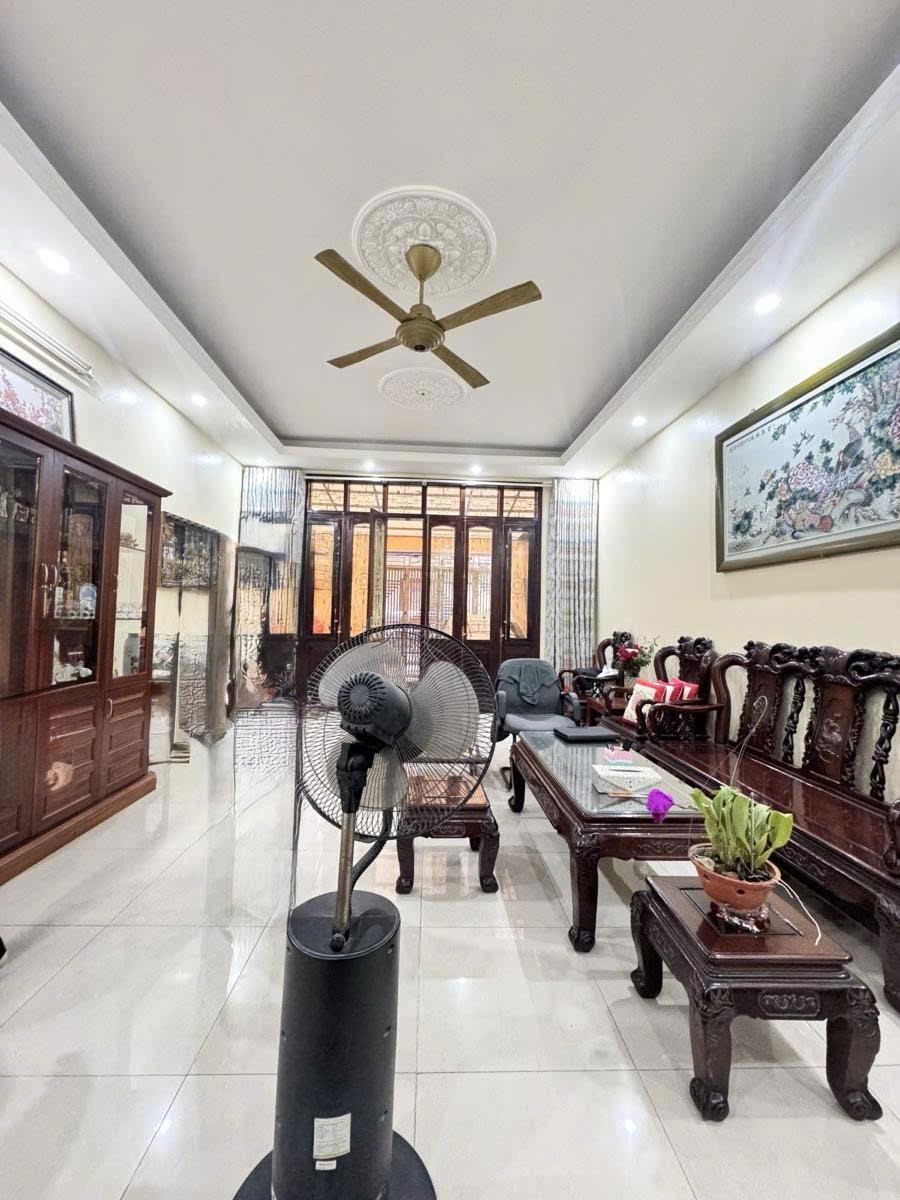 PHÂN LÔ HÀNG KHÔNG - HAI Ô TÔ TRÁNH LONG BIÊN GIÁ ĐẦU TƯ 3