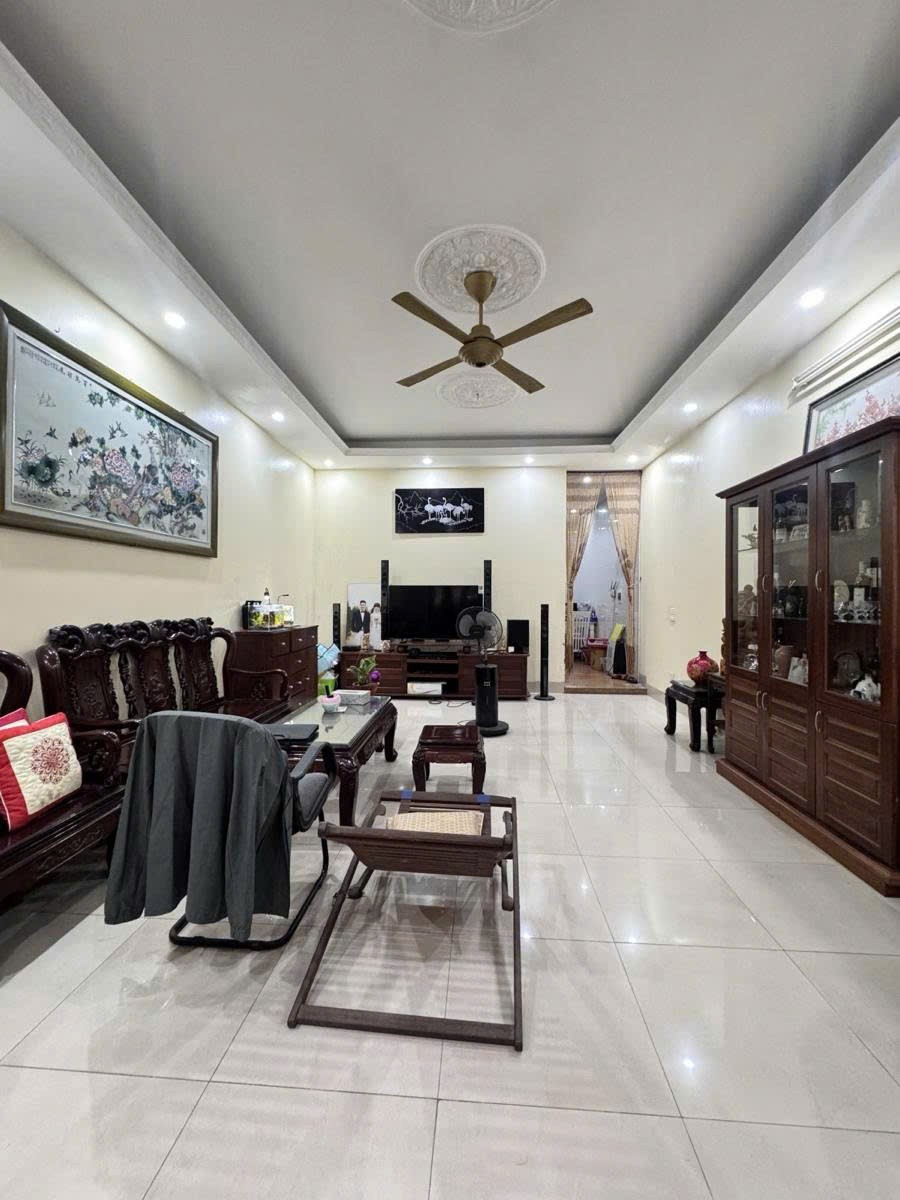 PHÂN LÔ HÀNG KHÔNG - HAI Ô TÔ TRÁNH LONG BIÊN GIÁ ĐẦU TƯ 5