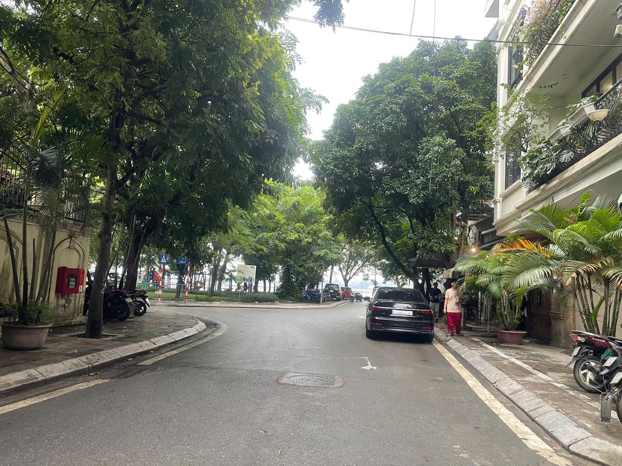 Cần bán Đất đường Quảng Khánh, Phường Quảng An, Diện tích 120m², Giá 64 Tỷ 7