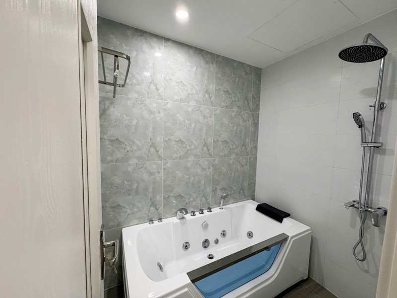 Bán 69m2 nhà 4 tầng, thang máy, 5PN sát chợ Diêm Gỗ, Việt Hưng. Chỗ đỗ xe miễn phí 13