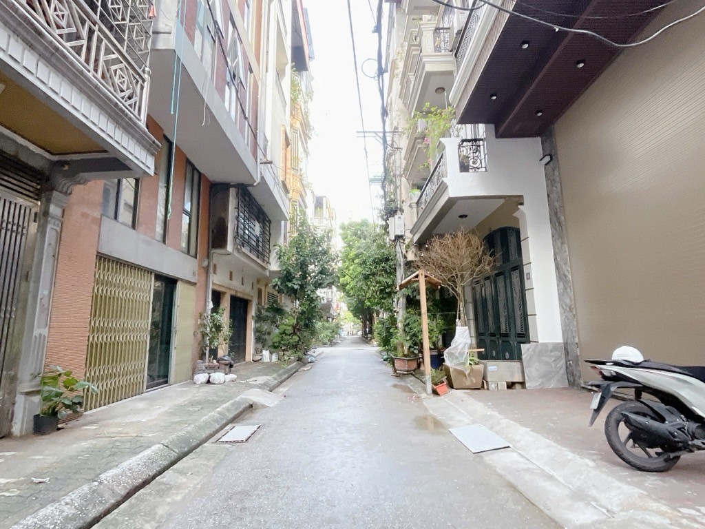Cần bán Nhà mặt tiền đường Lĩnh Nam, Phường Mai Động, Diện tích 56m², Giá 23.9 Tỷ