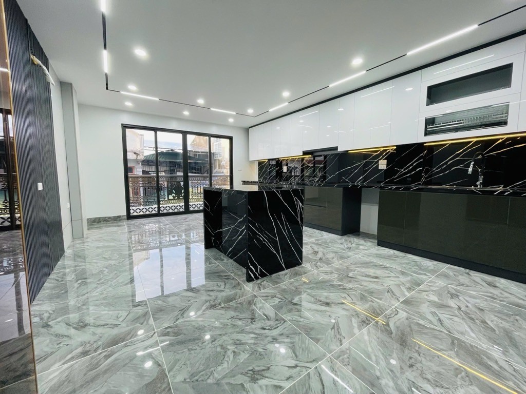 Cần bán Nhà mặt tiền đường Lĩnh Nam, Phường Mai Động, Diện tích 56m², Giá 23.9 Tỷ 5
