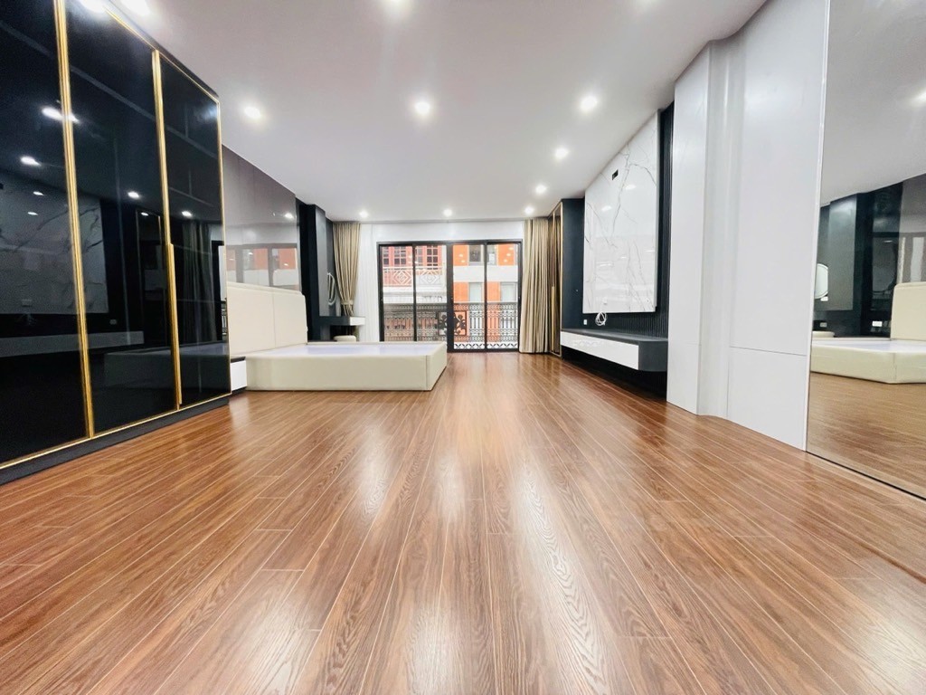 Cần bán Nhà mặt tiền đường Lĩnh Nam, Phường Mai Động, Diện tích 56m², Giá 23.9 Tỷ 6