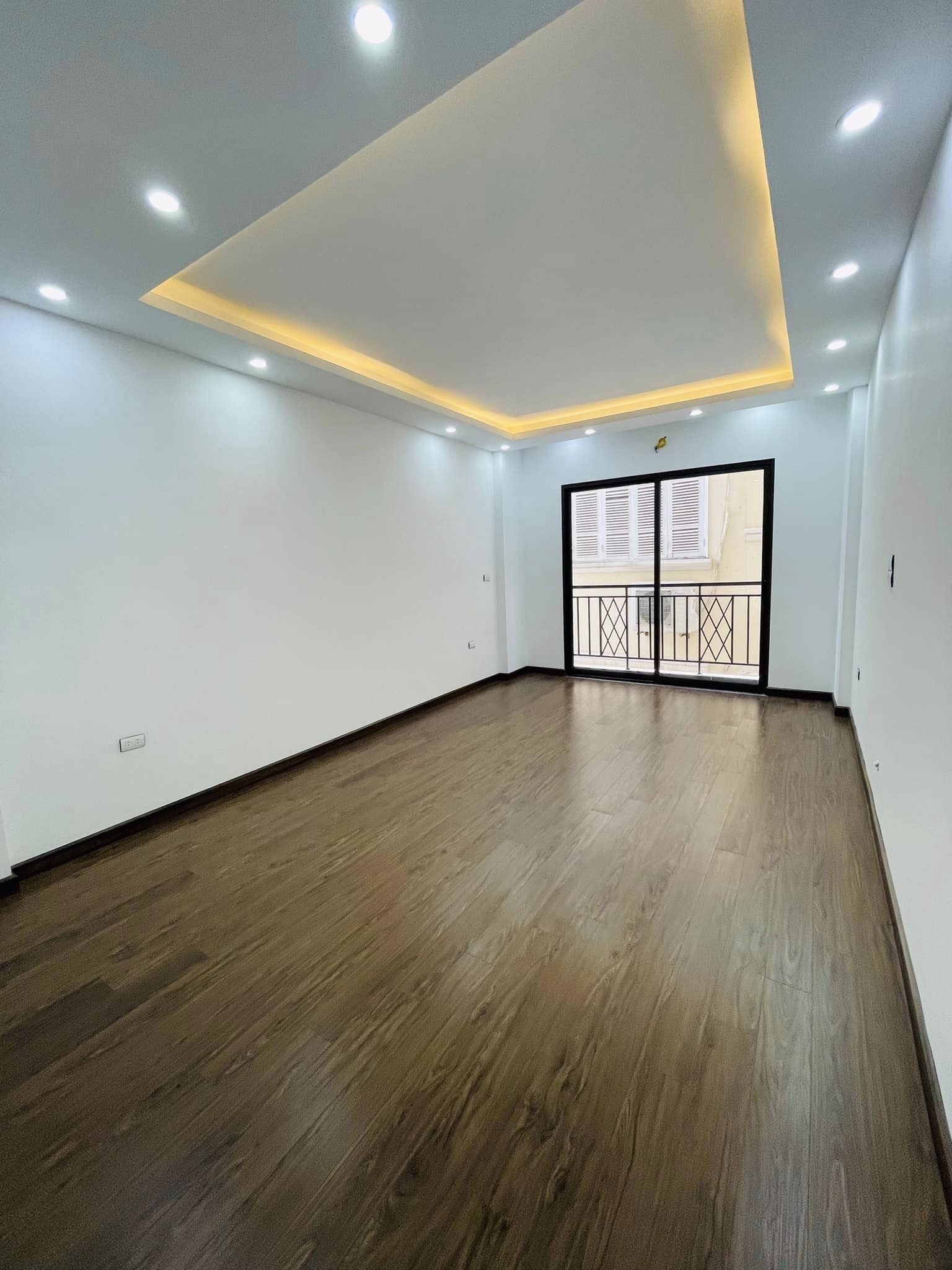 Bán gấp nhà ngõ 61 Phùng Chí Kiên 45m2 7T 8.8 tỷ Nhà Mới Phân lô Quân Đội