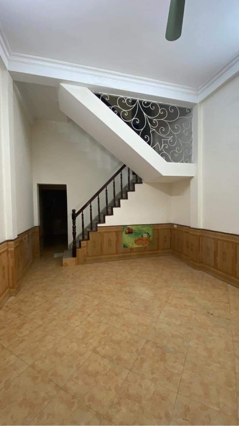 Bán nhà ngõ 152 Nguyễn Đình Hoàn 44m2 4T MT 4m 6 tỷ Nhà vuông vắn, ba gác tránh.