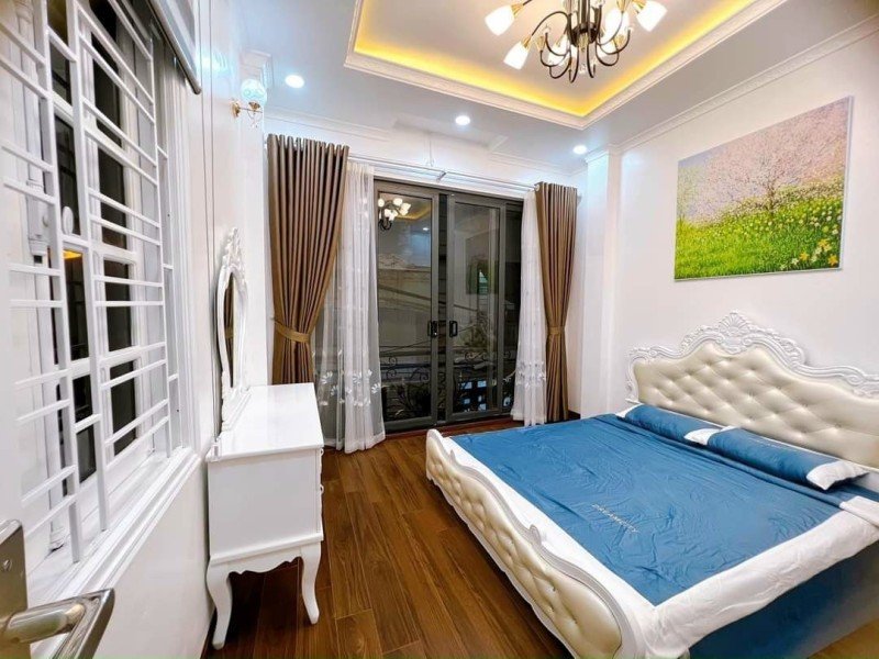 Cần bán Nhà mặt tiền đường Nguyễn Phúc Lai, Phường Ô Chợ Dừa, Diện tích 39m², Giá 4.2 Tỷ