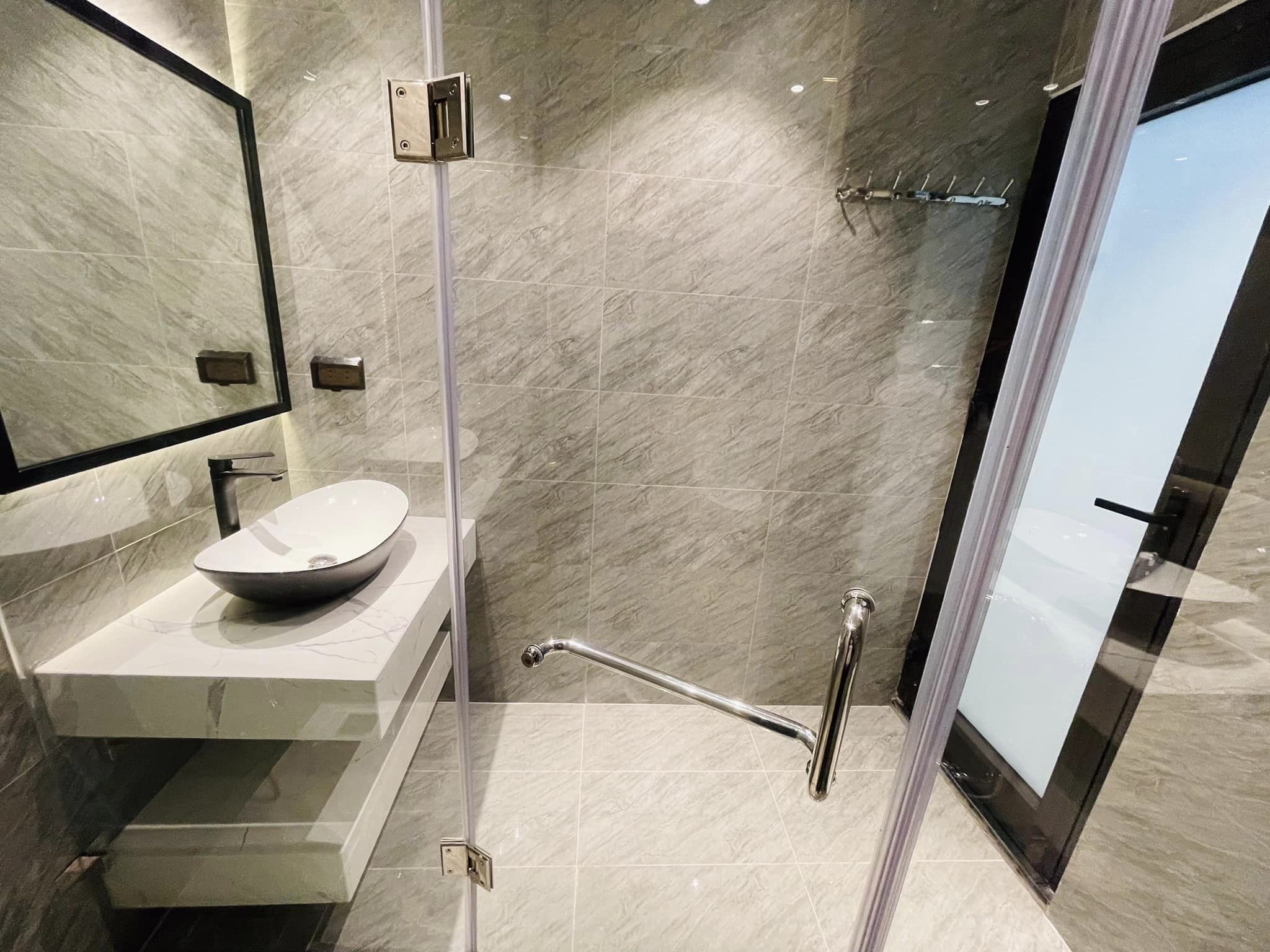 Bán gấp nhà ngõ 61 Phùng Chí Kiên 45m2 7T 8.8 tỷ Nhà Mới Phân lô Quân Đội 3