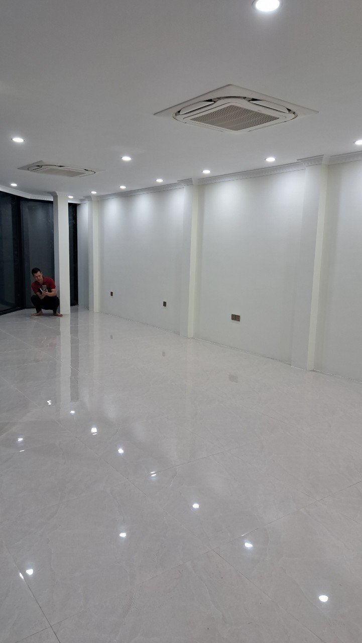 Cho thuê gấp văn phòng 2 mặt tiền, siêu mới, phố Vĩnh Phúc, dt 70m2 x 6 tầng, giá 60tr. 3