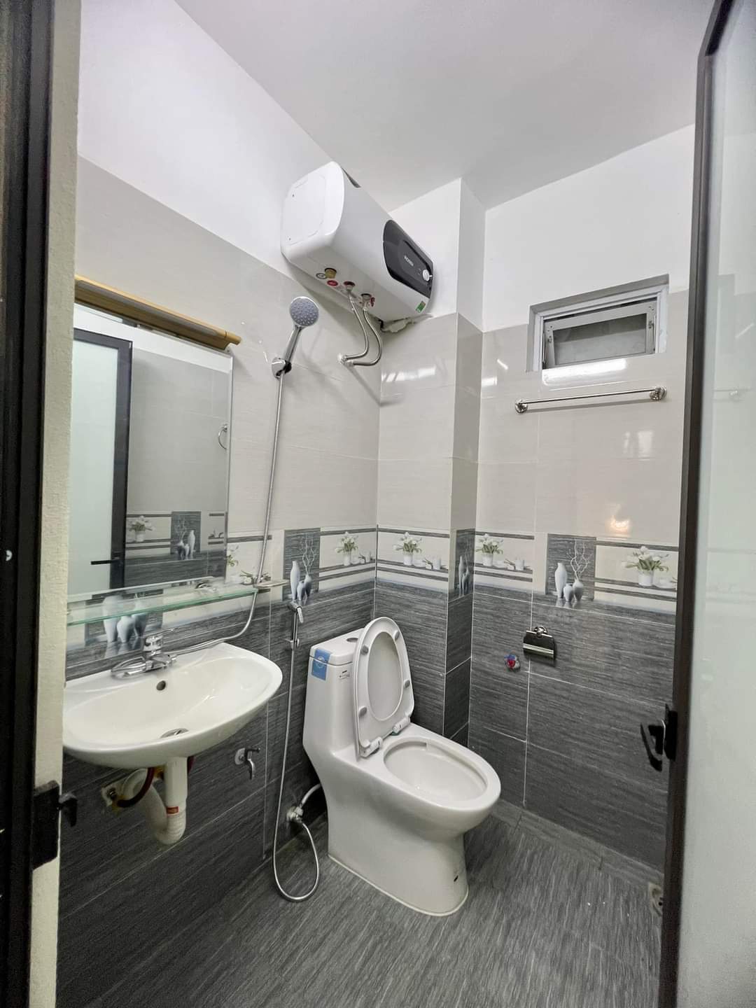 "Bán nhà  ngõ 197 Trần Phú Hà Đông 30m2 6T Mt 5.6m giá 3.8 tỷ Nhà mới ở ngay 3