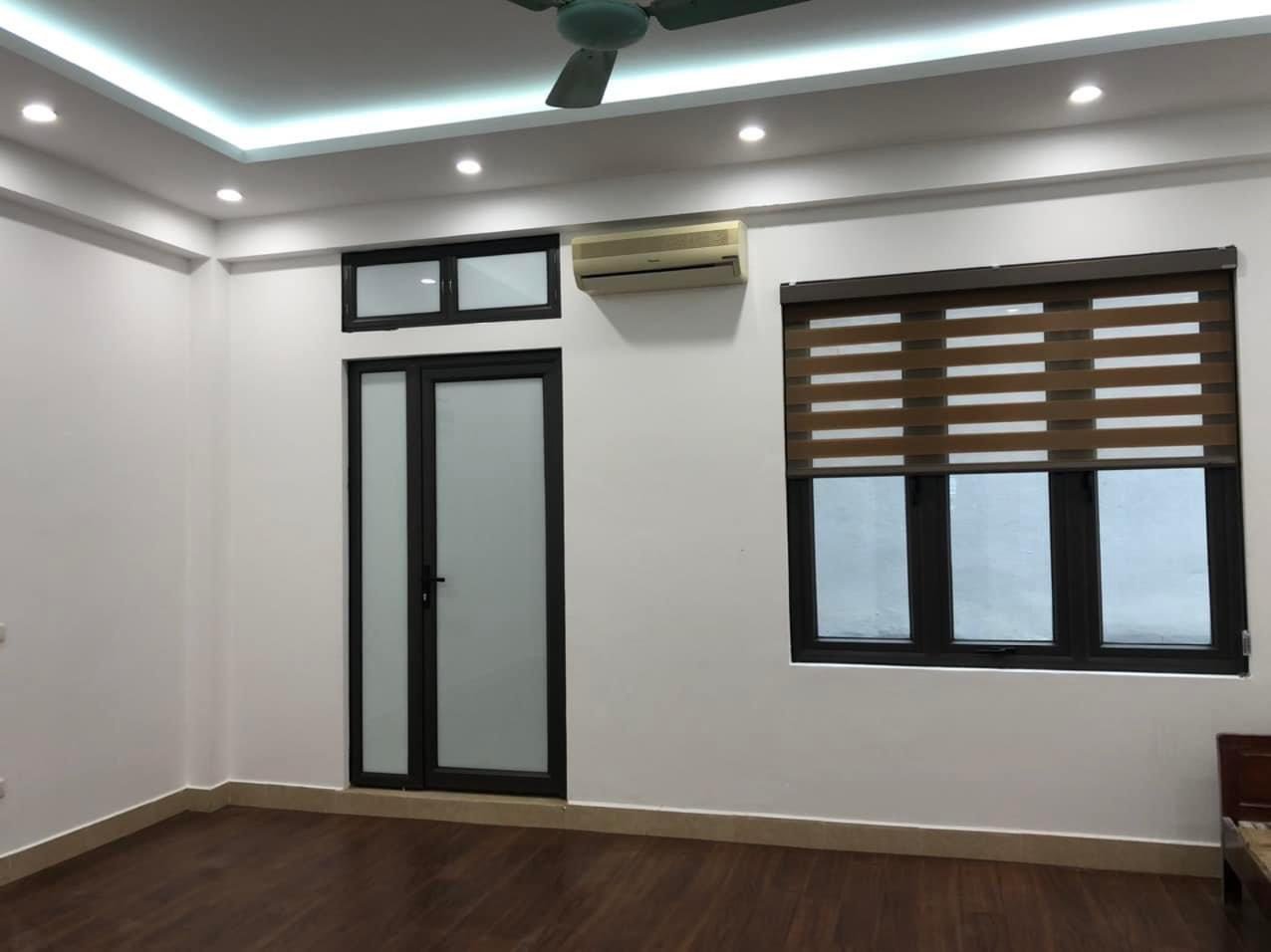 Bán Nhà 82 ngõ 192 Lê Trọng Tấn DT 110m2, 4T, MT 6.2m giá 13.6 tỷ gara 3 ô tô sầm uất 3