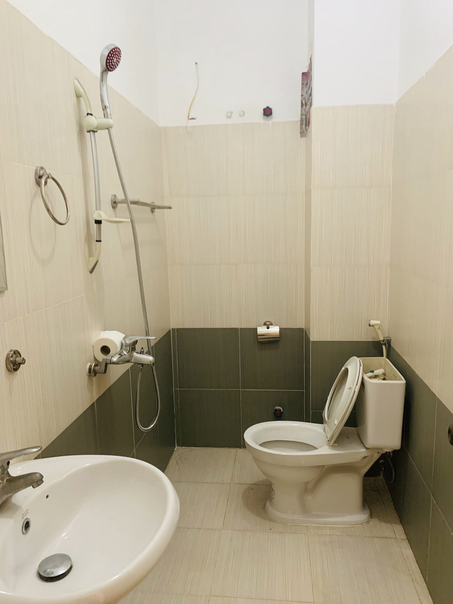 Chính chủ Bán nhà riêng Phân Lô 57 Lạc Long Quân 40m2 5 tầng MT 4m 6 tỷ 4