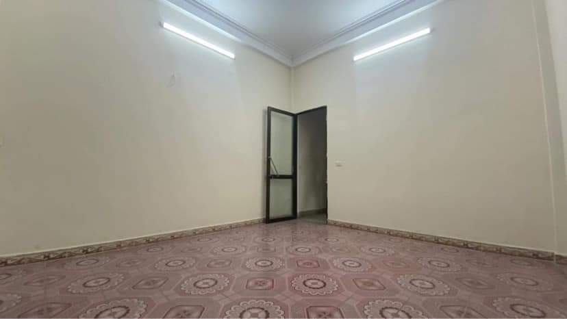 Bán nhà ngõ 152 Nguyễn Đình Hoàn 44m2 4T MT 4m 6 tỷ Nhà vuông vắn, ba gác tránh. 6