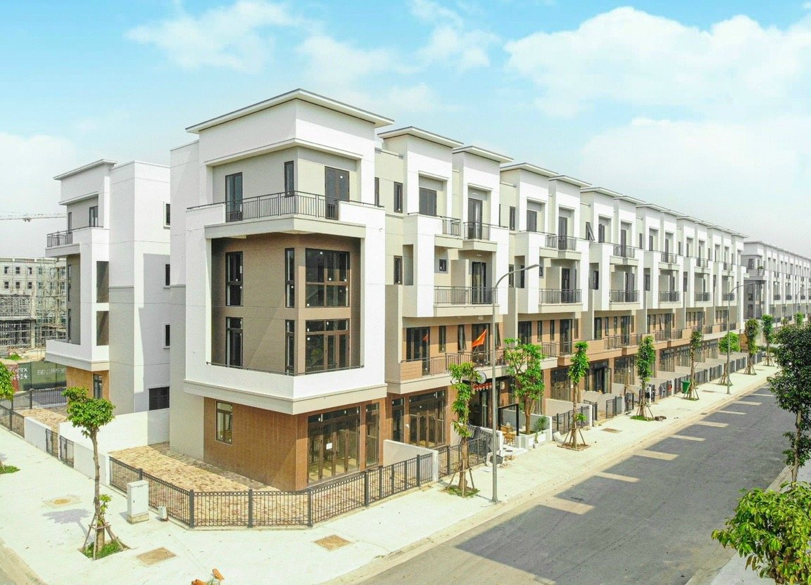 Chính chủ cần bán nhà mặt phố 4 tầng , đối diện chung cư tại Vsip Bắc Ninh 2