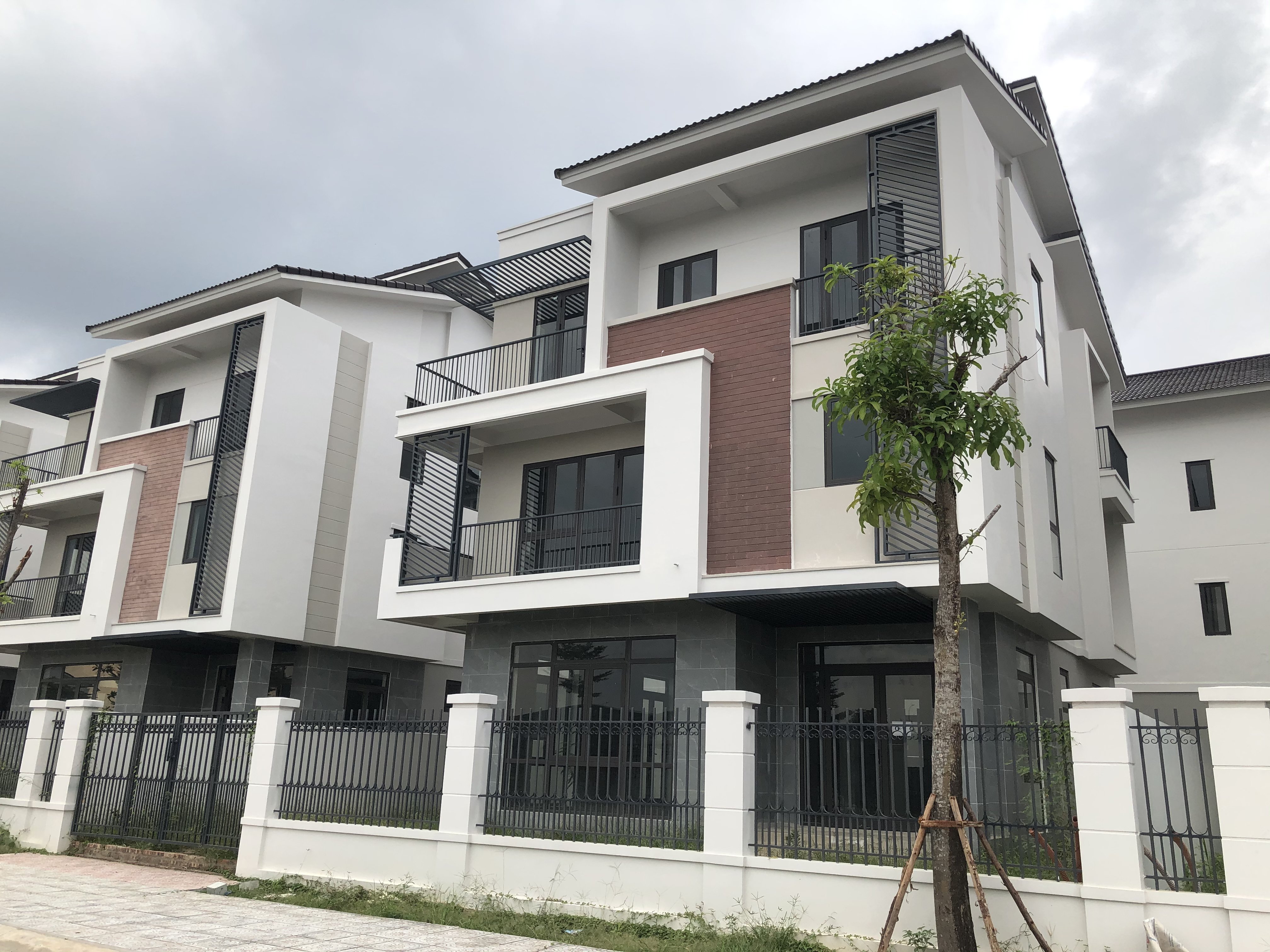 Cần bán Nhà mặt tiền dự án Centa City, Diện tích 300m², Giá Thương lượng 2