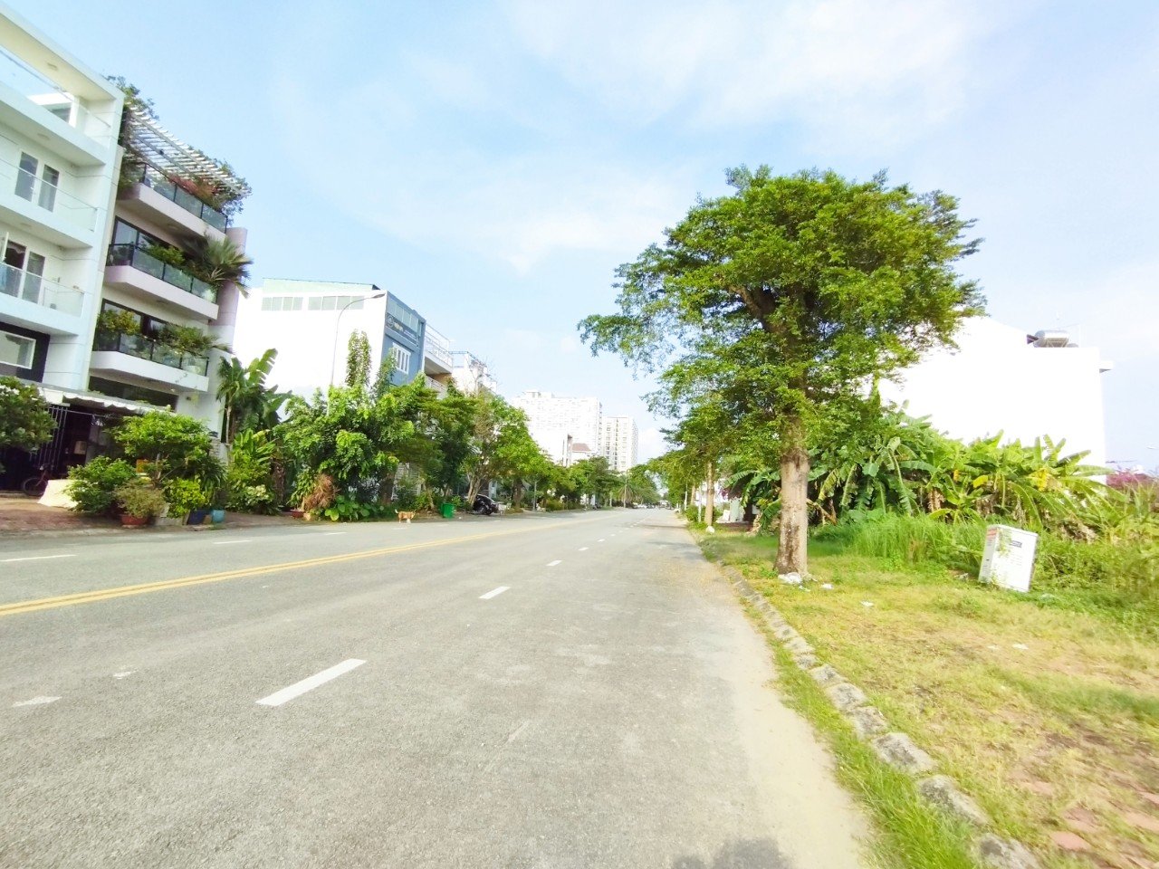 Bán đất biệt thự KDC Nam Long, Quận 9 diện tích 240m2, đường 16m. Có sổ hồng riêng 8