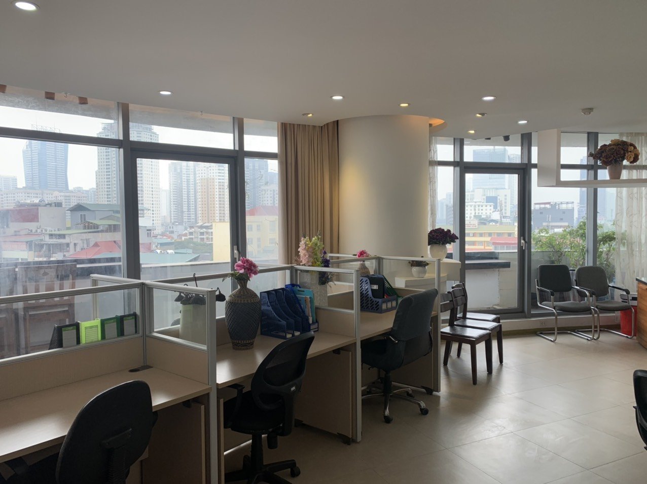 Chuyển nhượng cho thuê văn phòng 385m2 tòa Euro Window, Trần Duy Hưng, Cầu Giấy, sẵn nội thất đẹp 2