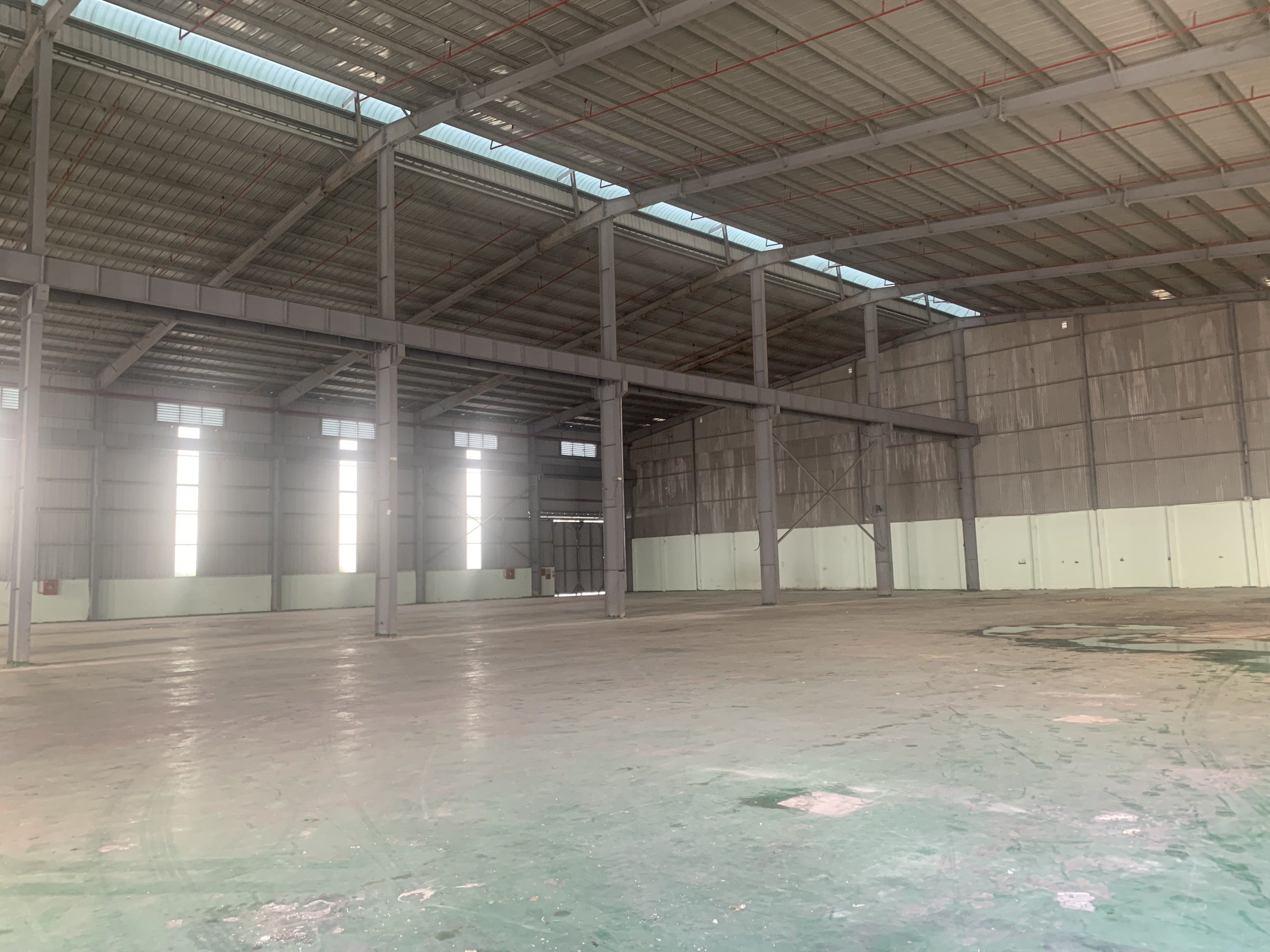 Cho thuê nhà xưởng dt 3000m2 và 5800m2 KCN Quế Võ 1, PCCC tự động. LH 0988 457 392 2