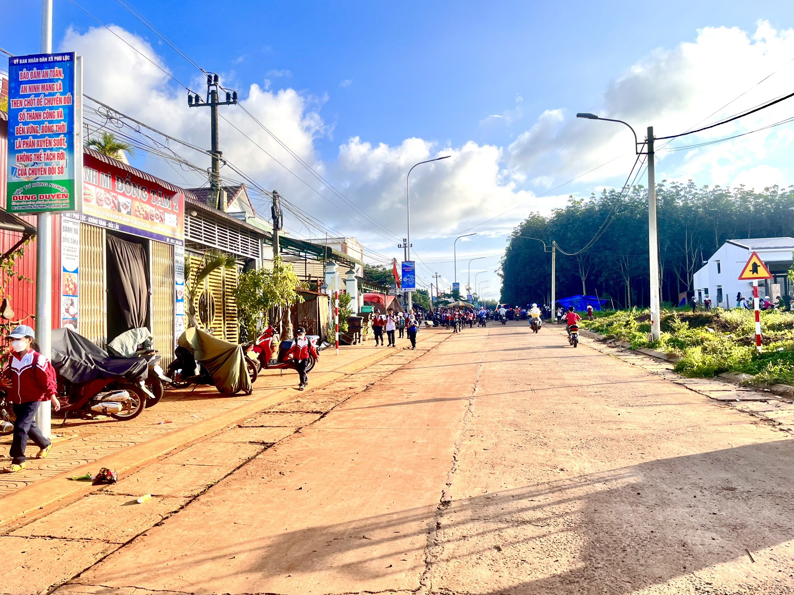 Đáo hạn ngân hàng bán nhanh lô đất nền sổ đỏ sát chợ, trường học Phú Lộc chỉ 899tr 5