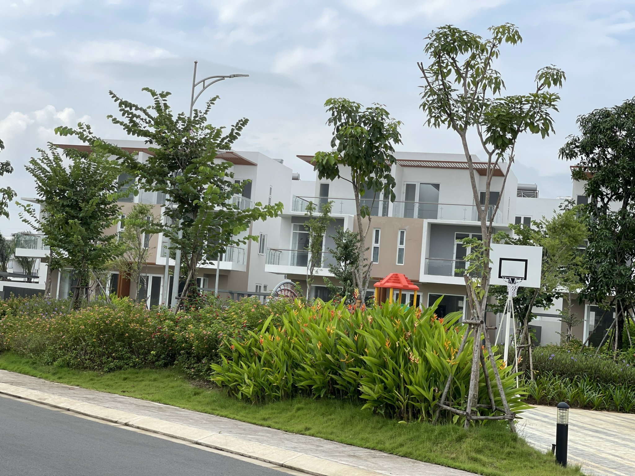 Rổ hàng 600 căn chuyển nhượng nhà phố, biệt thự Dragon Village tại P. Phú Hữu, Q9 chỉ từ 5.8 tỷ / căn 3