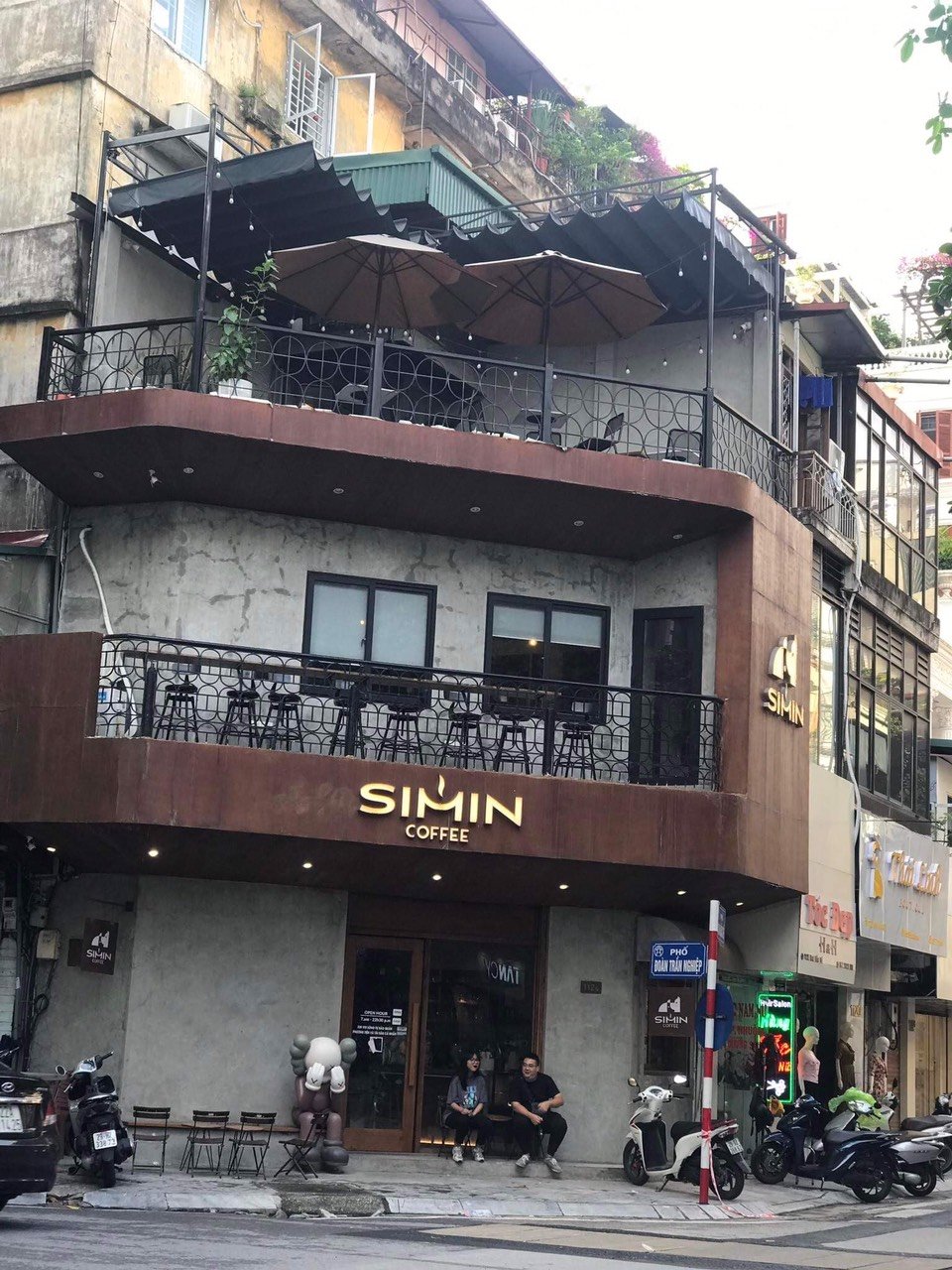 Cho thuê nhà lô góc 2 mặt tiền mặt phố Trần Đăng Ninh giá 100 triệu.