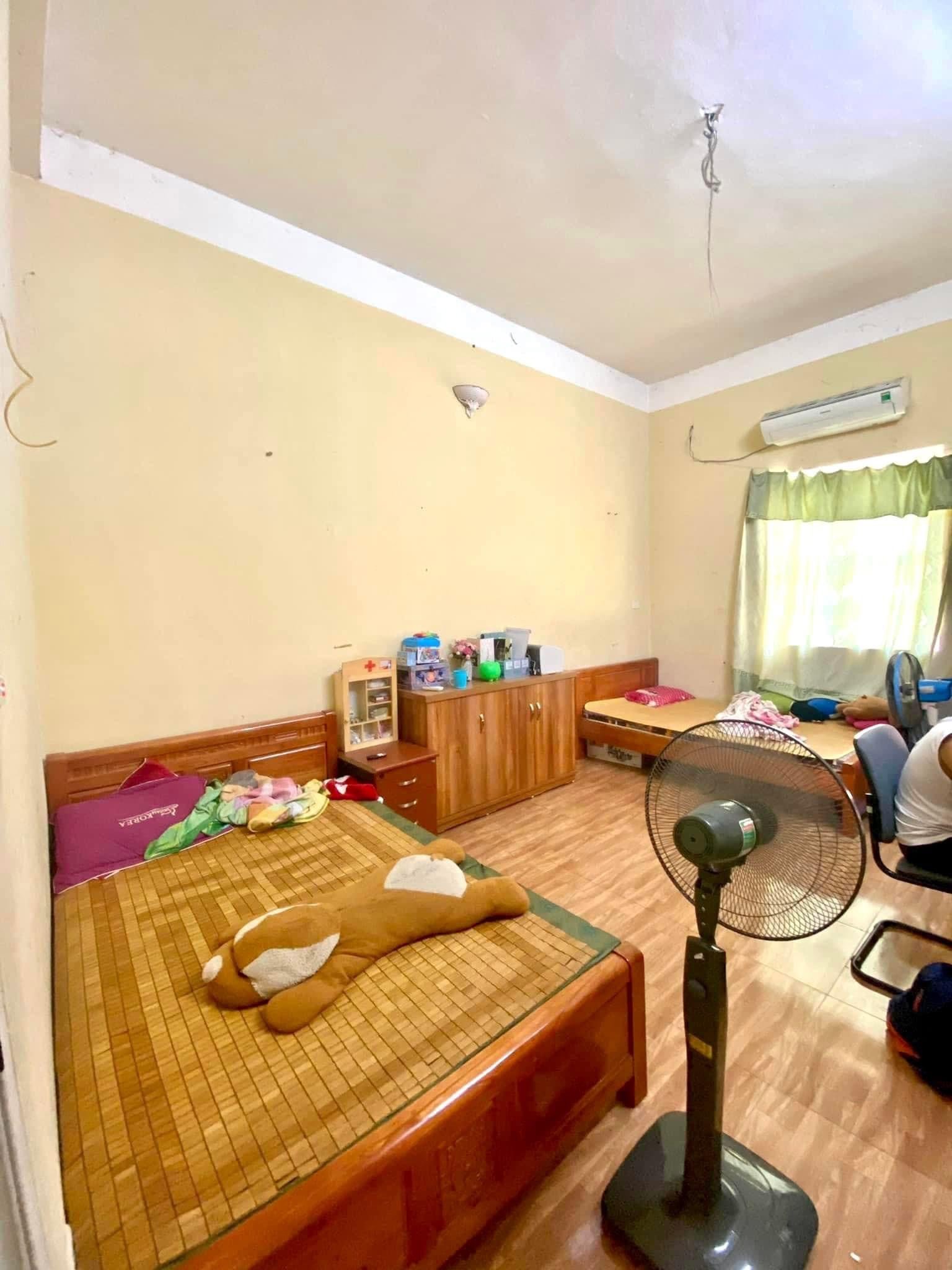 Nhỉnh 6 tỷ, trung tâm Cầu Giấy, 38m2, 5 tầng, ô tô cách 10m, lô góc