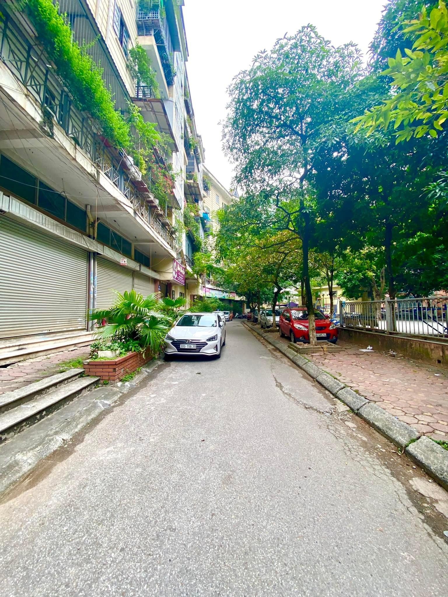 Nhỉnh 6 tỷ, trung tâm Cầu Giấy, 38m2, 5 tầng, ô tô cách 10m, lô góc 2