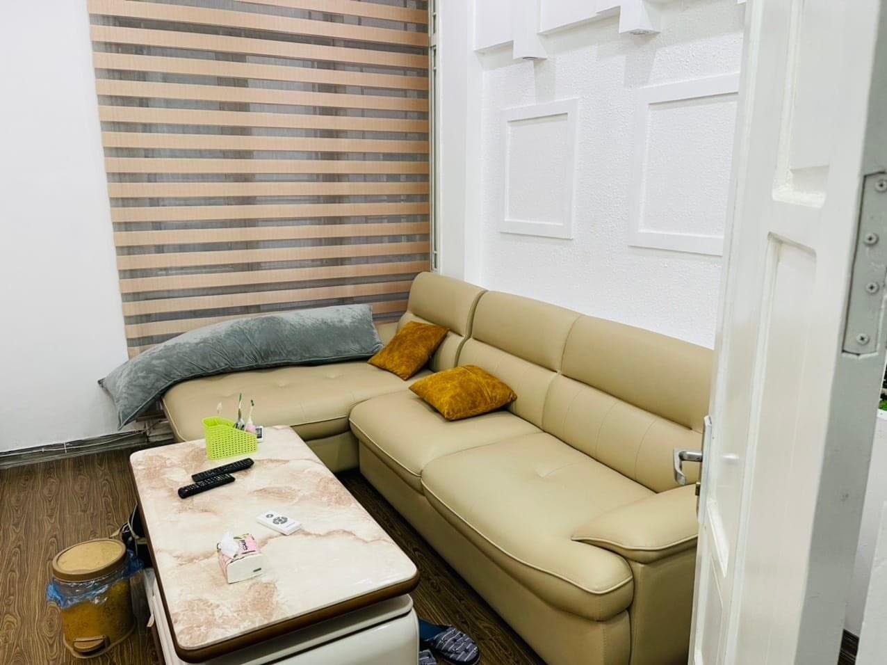 Nhỉnh 6 tỷ, trung tâm Cầu Giấy, 38m2, 5 tầng, ô tô cách 10m, lô góc 3