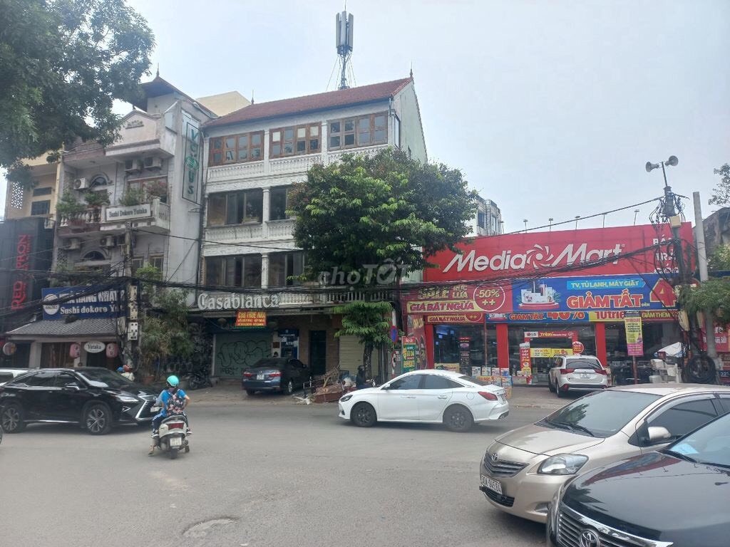 Cho thuê nhà mặt phố Khúc Thừa Dụ 180m mặt tiền 15m giá rẻ