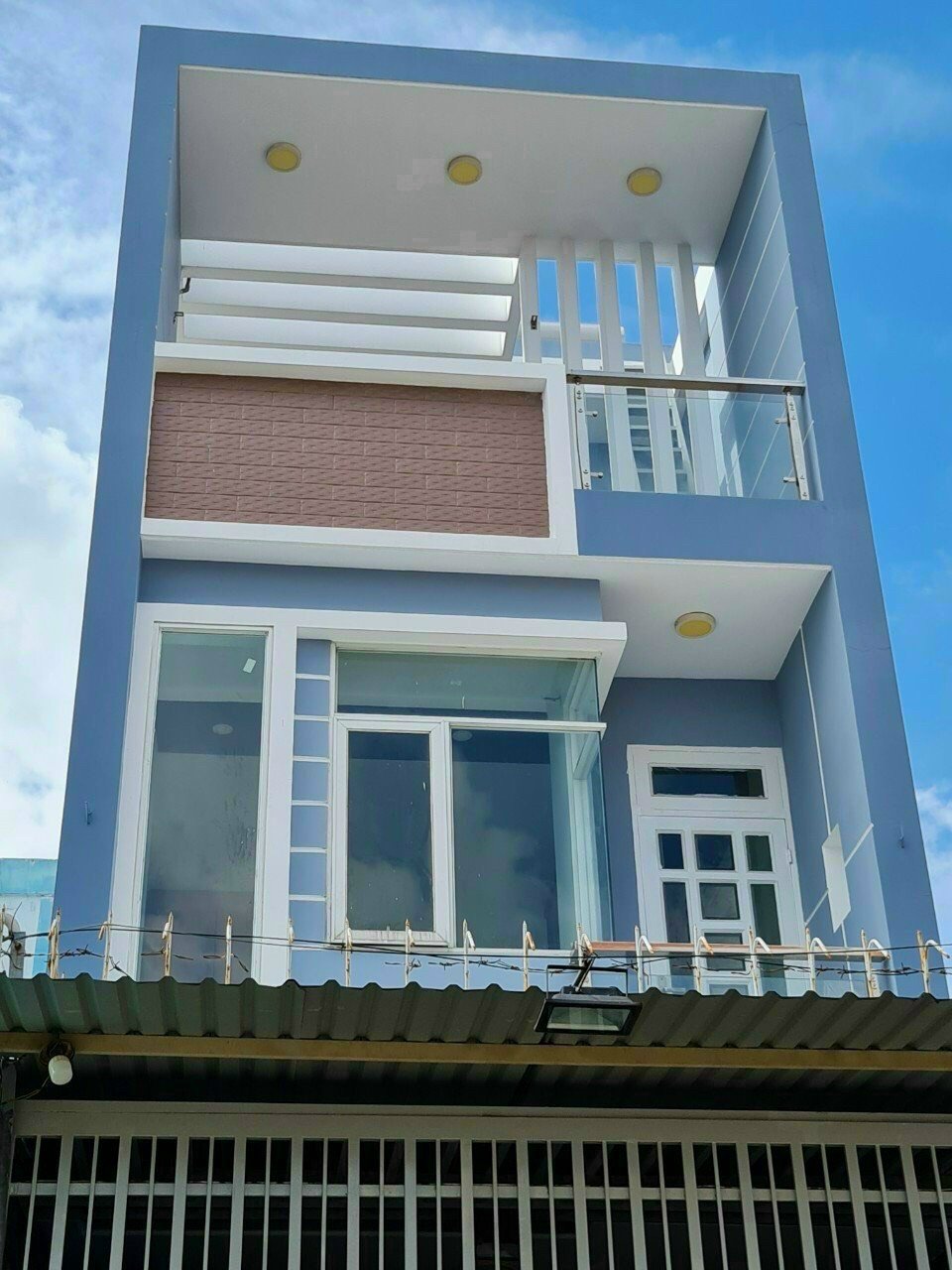 Bán nhà 3 lầu ngay chợ hiệp bình , dt 64m2 , giá 5.3 tỷ 2