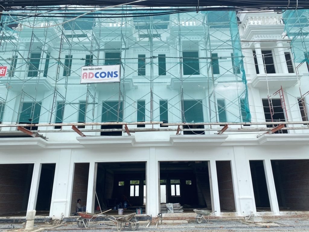 Bán Shophouse 3 mặt tiền đường Nguyễn Trung Trực , Tân Trụ , dt 6x18 1trệt2lầu 3