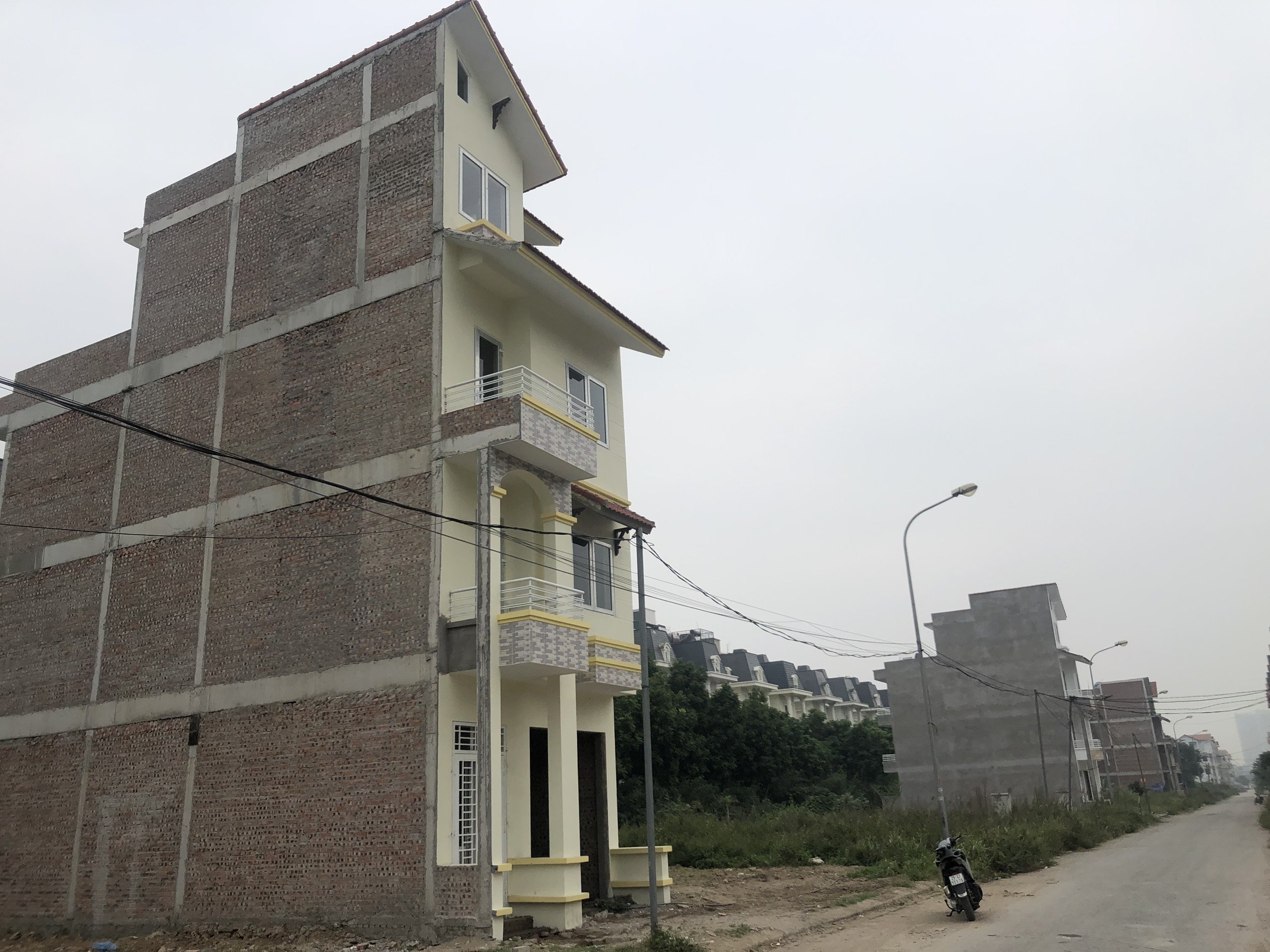 Bán nhà liền kề dự án Cienco5 Hoàng Quốc Việt, LK B20 sổ đỏ sang tên ngay, view đẹp trung tâm, giá đầu tư 6