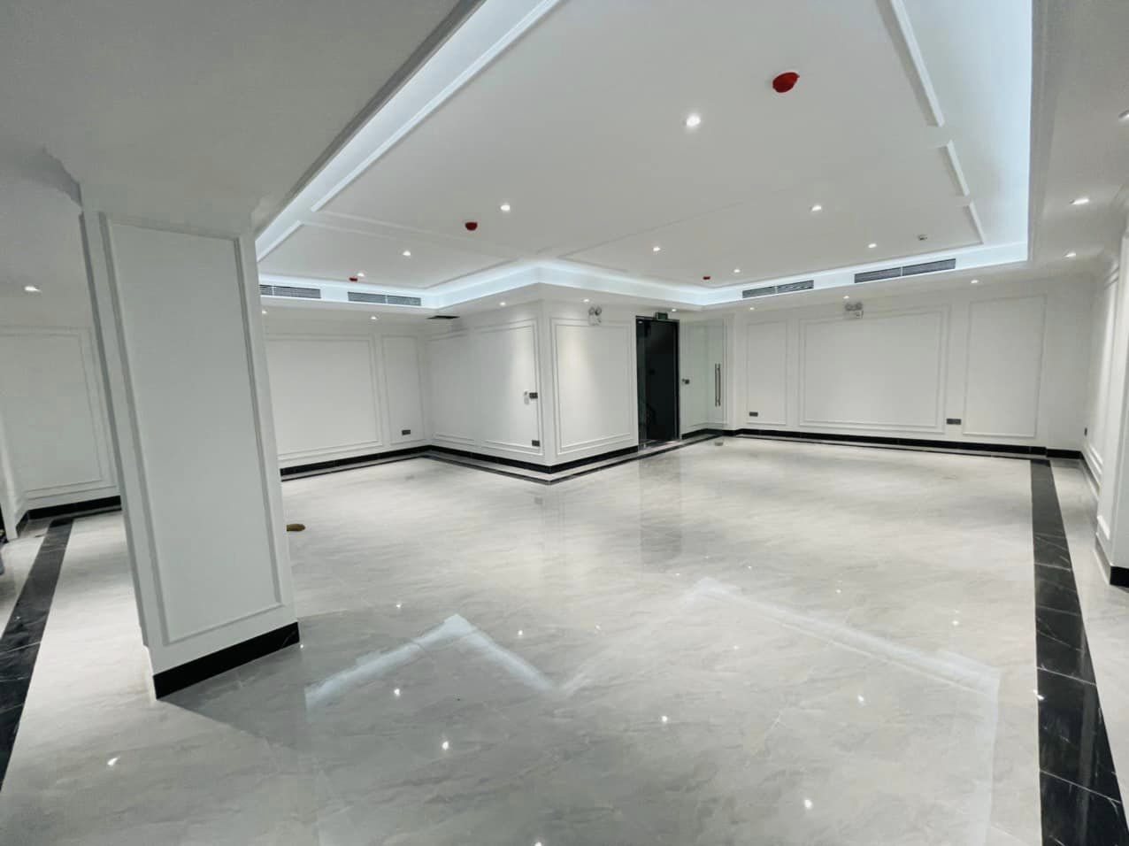 VIP !! Cho thuê nhà mặt phố Hoàng Ngân 90mx8T thang máy thông sàn hơn 80 tr có hầm 0969040000 3